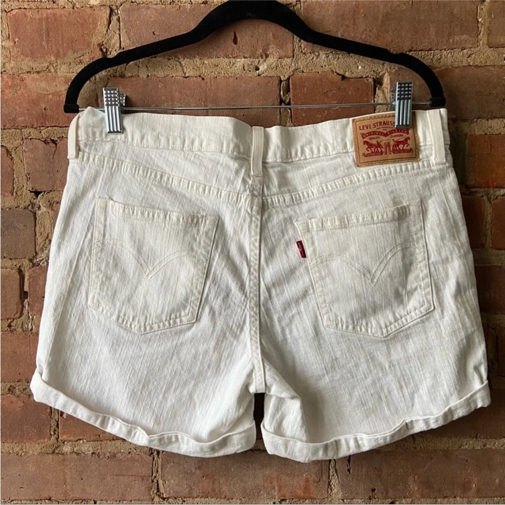 Levi’s Mid Rise Shorts - Picture 3 of 4